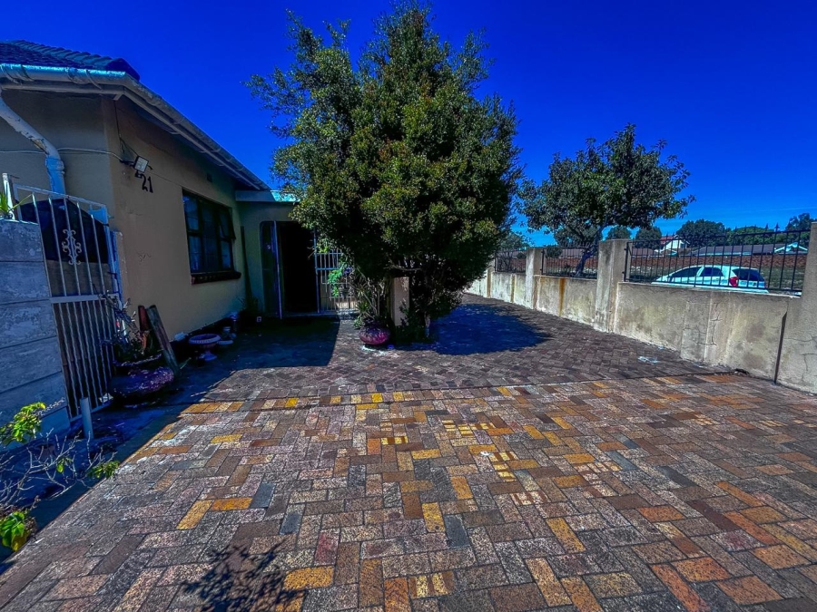 3 Bedroom Property for Sale in Thornton Western Cape